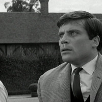 Simon (Oliver Reed)